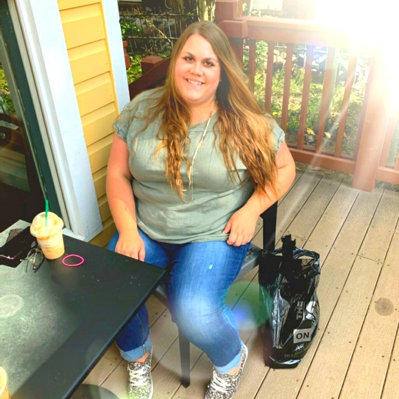 Meet your Posher, Elise - Picture 1 of 1